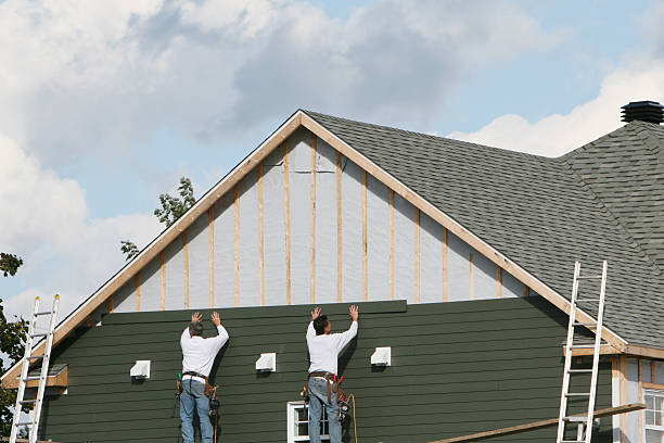 Professional Siding Installation technician working in Nokesville, VA